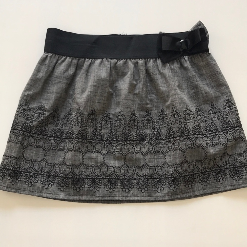 Adorable Skirt w/ Bow - Size M. Only wore once.
